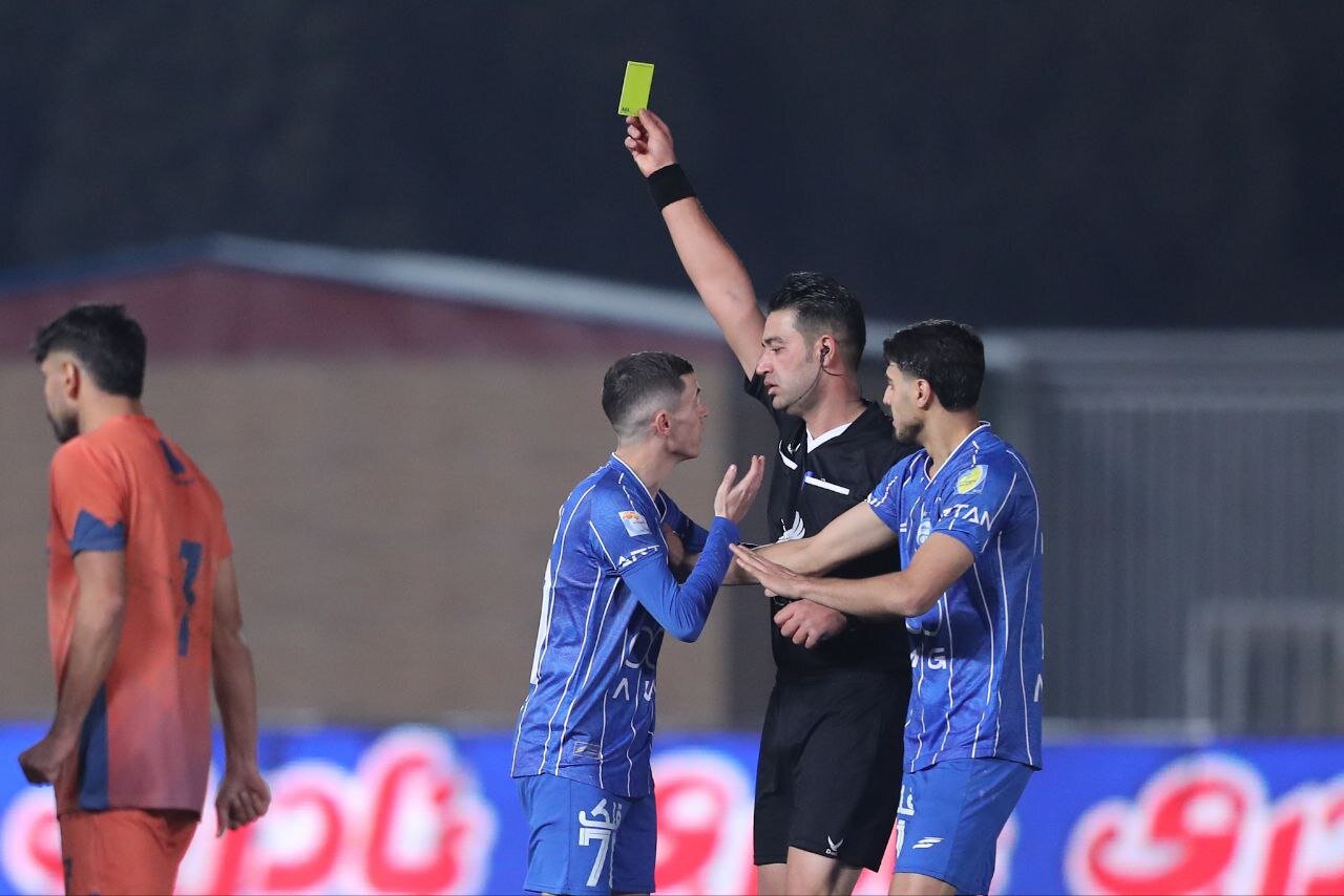 داور،پنالتي،بازيكن،اعلام،خلخال،توپ،استقلال،دست،مدافع،تصميمات