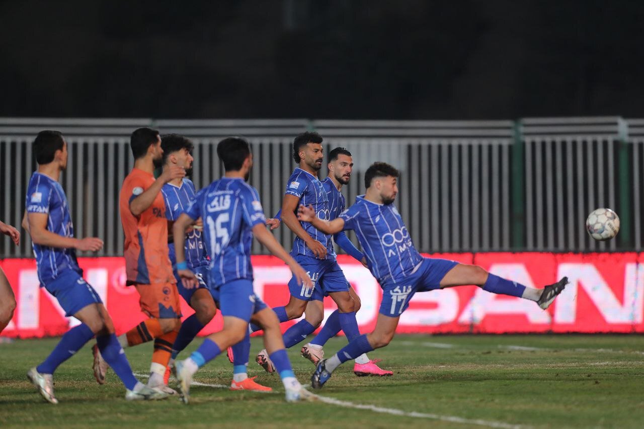 استقلال،بازي،فوتبال،تيم،تيمي،بازيكنان،گل،زمين،سحرخيزان،آساني ...