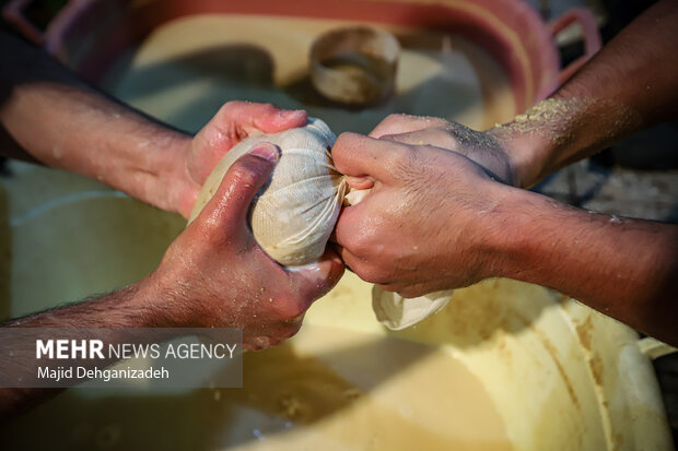 پخت «سمنوی نذری» در یزد همزمان با ایام فاطمیه