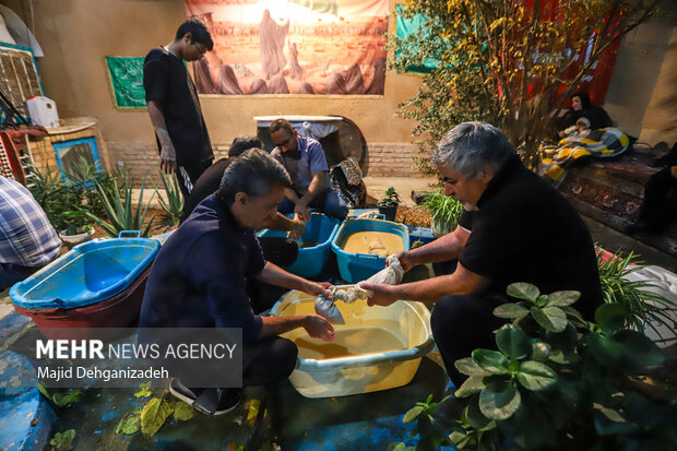 پخت «سمنوی نذری» در یزد همزمان با ایام فاطمیه