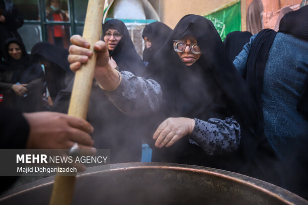 بیت‌النور؛ حکایت برکت برپایی روضه‌های حضرت زهرا(س) و پخت سمنو در یزد