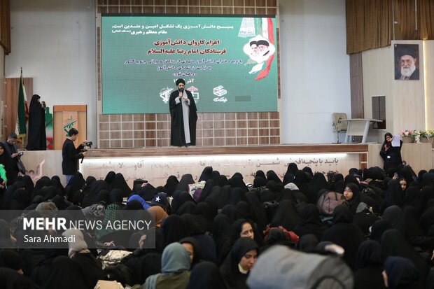 آئین بدرقه جمعی از دانش آموزان دختر مشهدی به راهیان نور