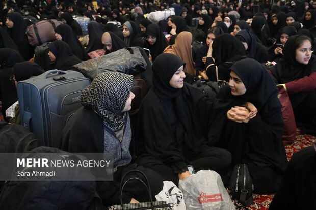 آئین بدرقه جمعی از دانش آموزان دختر مشهدی به راهیان نور