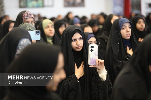 آئین بدرقه جمعی از دانش آموزان دختر مشهدی به راهیان نور