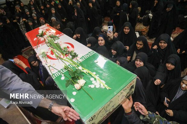 آئین بدرقه جمعی از دانش آموزان دختر مشهدی به راهیان نور