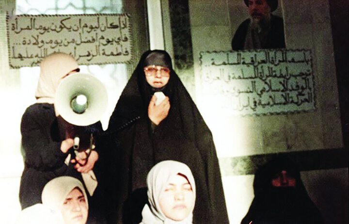 بازخوانی هویت زن انقلابی در جوار «مادر انقلاب» بازخوانی هویت زن انقلابی در جوار «مادر انقلاب»