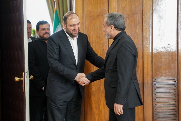 نائب رئيس تيار الحكمة الوطني العراقي يلتقي وزير الخارجية الايراني