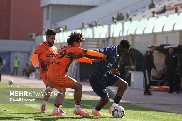 یک شانزدهم جام حذفی ایران گل‌گهر سیرجان و شناور سازی قشم