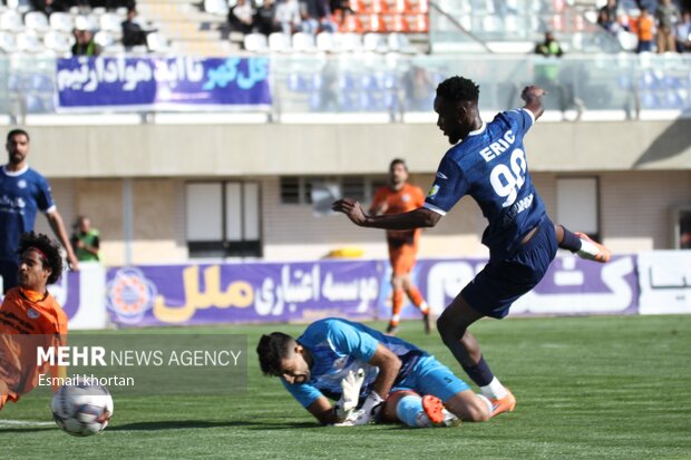 یک شانزدهم جام حذفی ایران گل‌گهر سیرجان و شناور سازی قشم