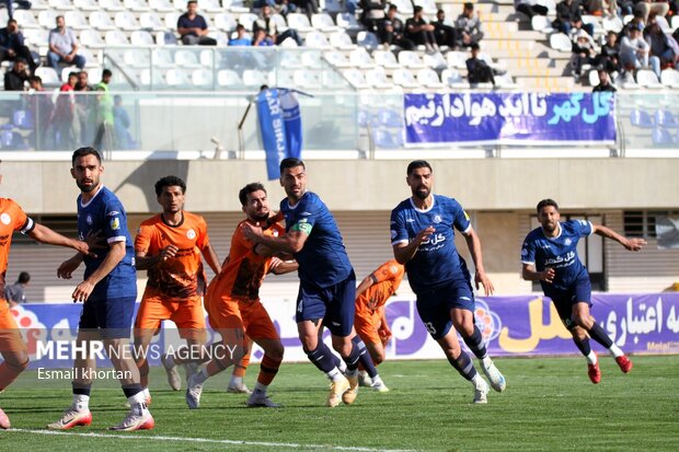 یک شانزدهم جام حذفی ایران گل‌گهر سیرجان و شناور سازی قشم