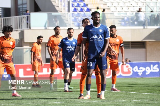 یک شانزدهم جام حذفی ایران گل‌گهر سیرجان و شناور سازی قشم