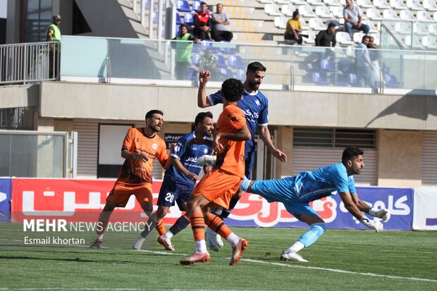 یک شانزدهم جام حذفی ایران گل‌گهر سیرجان و شناور سازی قشم