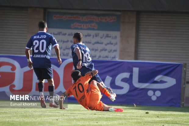 یک شانزدهم جام حذفی ایران گل‌گهر سیرجان و شناور سازی قشم