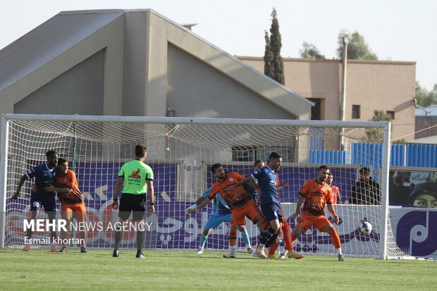 یک شانزدهم جام حذفی ایران گل‌گهر سیرجان و شناور سازی قشم