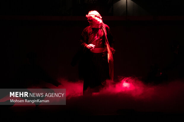 نمایش آئینی «نقطه عطف»