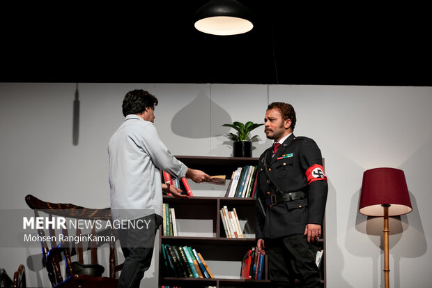 نمایش آئینی «نقطه عطف»