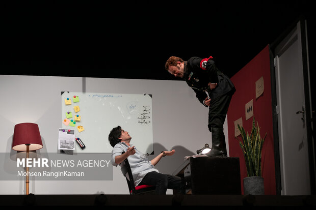 نمایش آئینی «نقطه عطف»