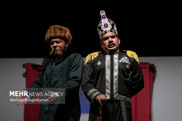 نمایش آئینی «نقطه عطف»