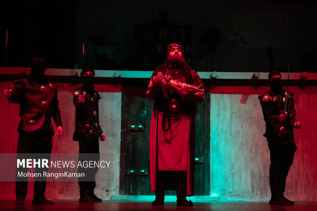 نمایش آئینی «نقطه عطف»