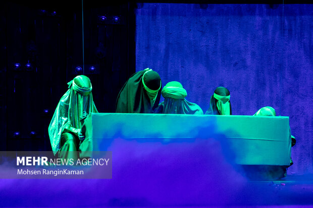 نمایش آئینی «نقطه عطف»