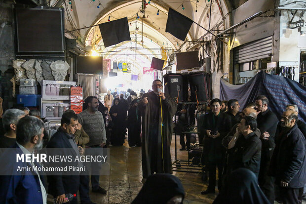 آیین چهارپایه خوانی در بازار قم