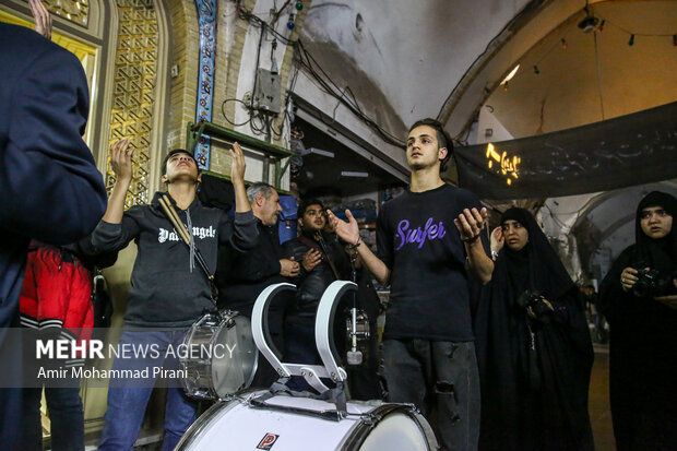 آیین چهارپایه خوانی در بازار قم