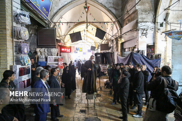 آیین چهارپایه خوانی در بازار قم