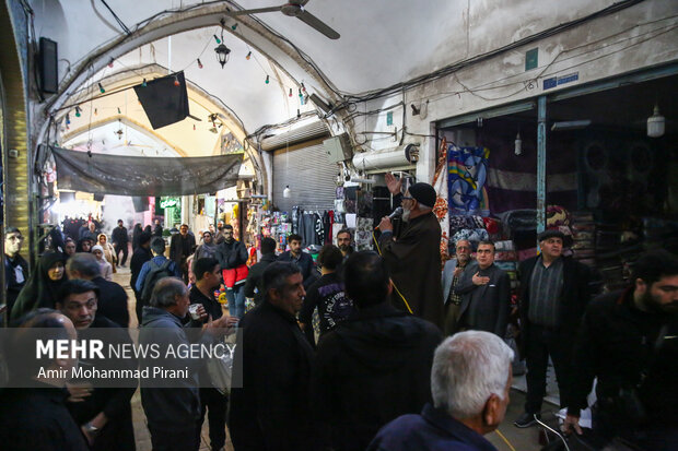 آیین چهارپایه خوانی در بازار قم