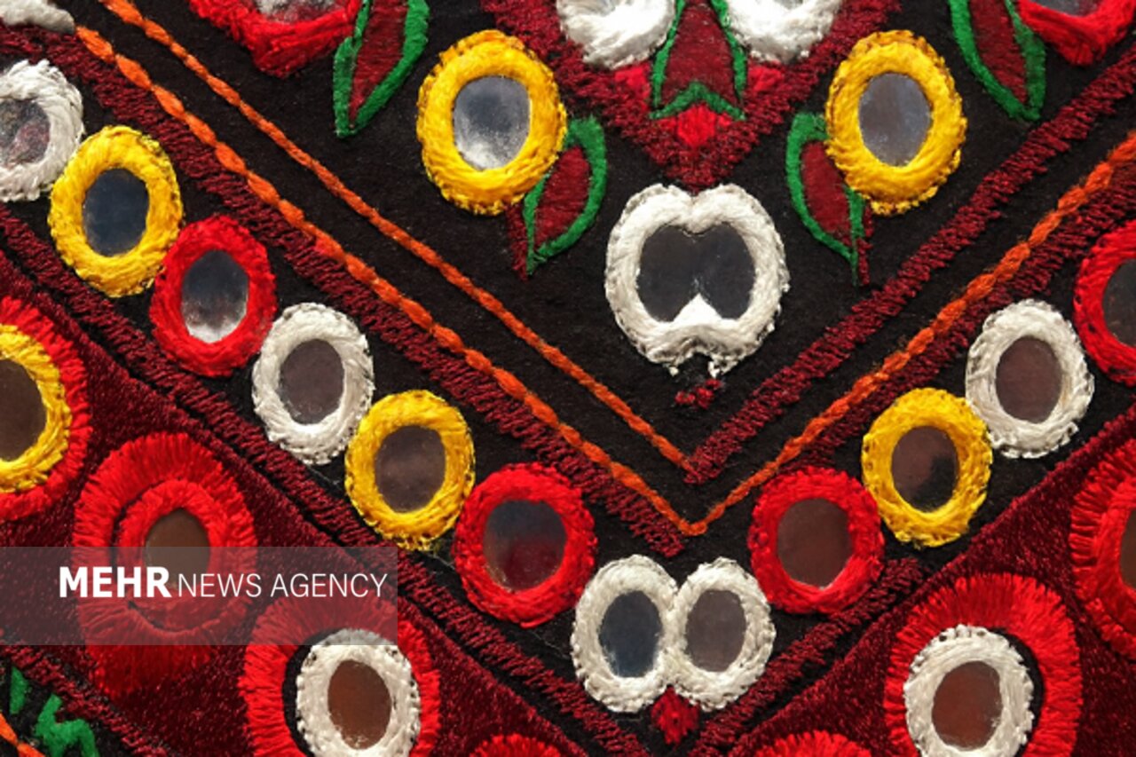 آینهدوزی و آینهکاری؛ میراثی واحد از پاکی و زیبایی بلوچها و ایرانیان