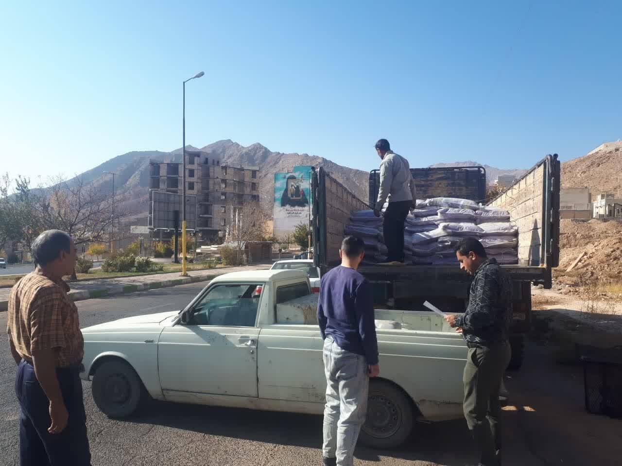 ۱۰ تن برنج در مهدیشهر توزیع شد؛ گامی برای ثبات قیمتها ۱۰ تن برنج در مهدیشهر توزیع شد؛ گامی برای ثبات قیمتها