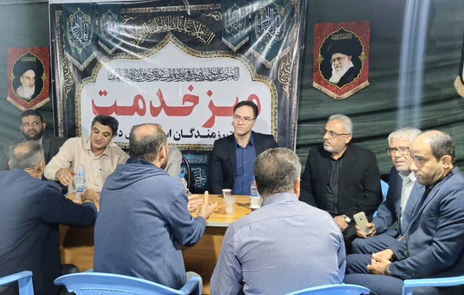 میز خدمت فرماندار تنگستان در دلوار برگزار شد