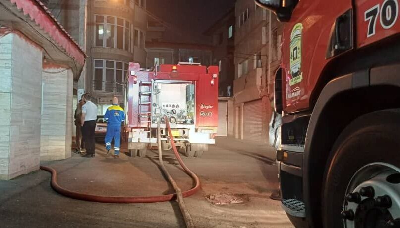 مومنی: مهار حریق یک ساختمان سه طبقه در رشت؛ ۵ نفر نجات یافتند مومنی: مهار حریق یک ساختمان سه طبقه در رشت؛ ۵ نفر نجات یافتند