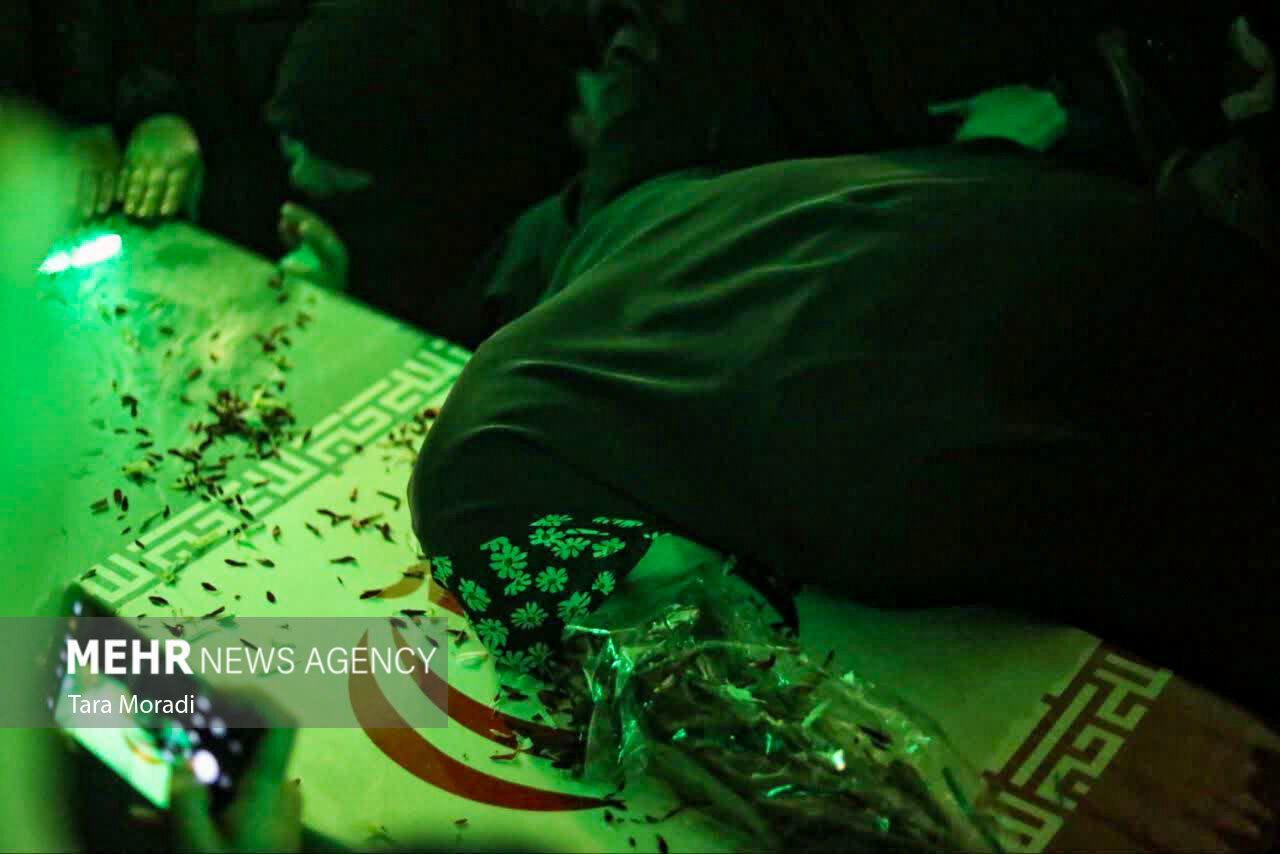 وداع با شهید گمنام در کانون جوانان رضوی رشت وداع با شهید گمنام در کانون جوانان رضوی رشت