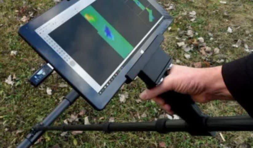 پلیس اردستان ۲ دستگاه گنج یاب کشف کرد