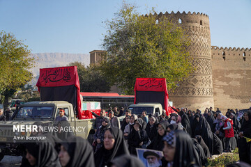 تزامناً مع الأيام الفاطمية، تشييع 12 شهيداً من شهداء الدفاع المقدس في شيراز