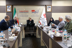 تحلیل آثار ادبی بدون تفکیک واقعیت و داستان ممکن نیست