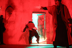 اجرای نمایش آیینی «پولاد پارسی» در اراک