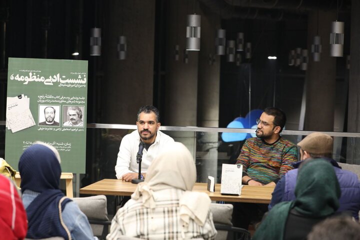 منزوی میگفت کتاب چاپ کن تا دستت خالی شود