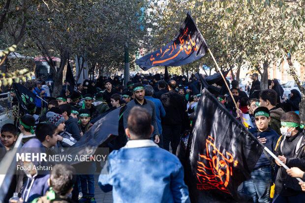 مراسم عزاداری ایام فاطمیه در منطقه قیام تهران