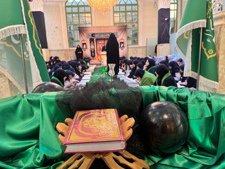 محفل انس با قرآن دختران نوجوان در امامزاده صالح فرحزاد محفل انس با قرآن دختران نوجوان در امامزاده صالح فرحزاد