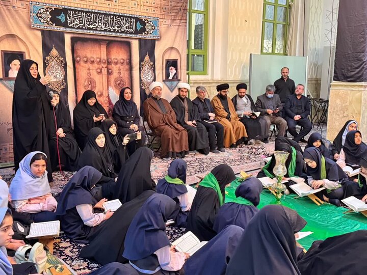 محفل انس با قرآن دختران نوجوان در امامزاده صالح فرحزاد