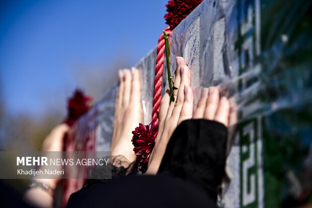 تشییع پیکر مطهر ۱۲ شهید گمنام در دانشگاه اصفهان