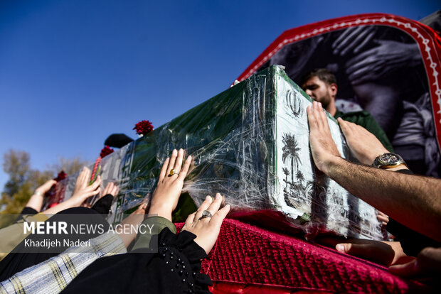 تشییع پیکر مطهر ۱۲ شهید گمنام در دانشگاه اصفهان