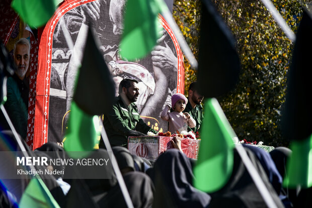 تشییع پیکر مطهر ۱۲ شهید گمنام در دانشگاه اصفهان