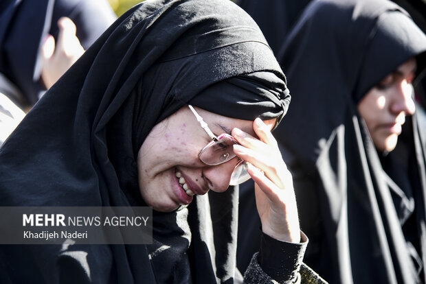 تشییع پیکر مطهر ۱۲ شهید گمنام در دانشگاه اصفهان