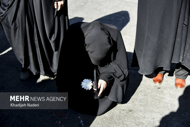 تشییع پیکر مطهر ۱۲ شهید گمنام در دانشگاه اصفهان