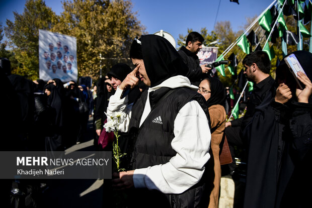 تشییع پیکر مطهر ۱۲ شهید گمنام در دانشگاه اصفهان