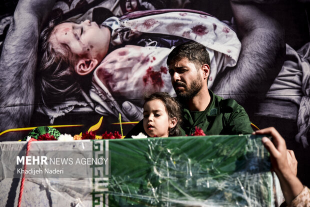 تشییع پیکر مطهر ۱۲ شهید گمنام در دانشگاه اصفهان