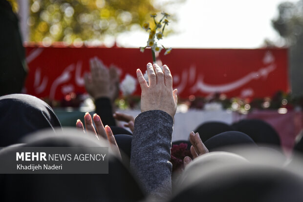 تشییع پیکر مطهر ۱۲ شهید گمنام در دانشگاه اصفهان