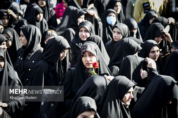 تشییع پیکر مطهر ۱۲ شهید گمنام در دانشگاه اصفهان